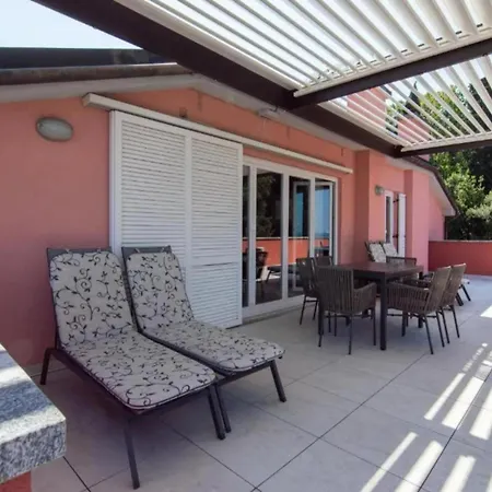 Marina Portoro Family Friendly 2 - Two Bedroom Lägenhet