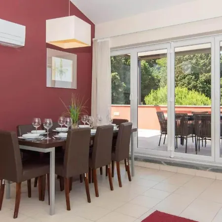 Marina Portoro Family Friendly 2 - Two Bedroom Lägenhet *